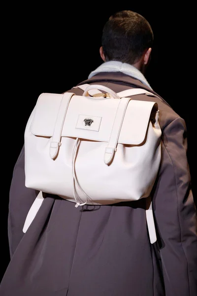 Look 77